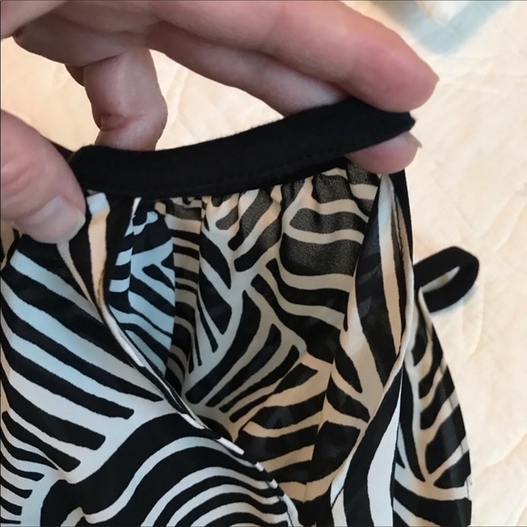 Old Navy , Cold Shoulder , XL - Picture 8 of 8